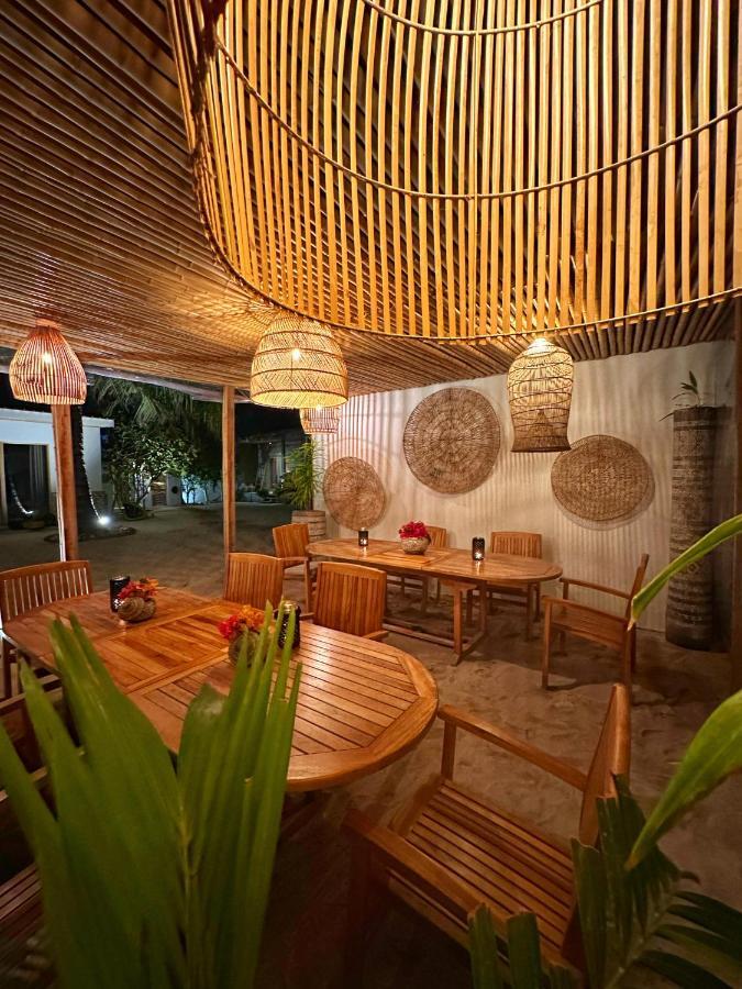 Met House Hotel Thulusdhoo Ngoại thất bức ảnh