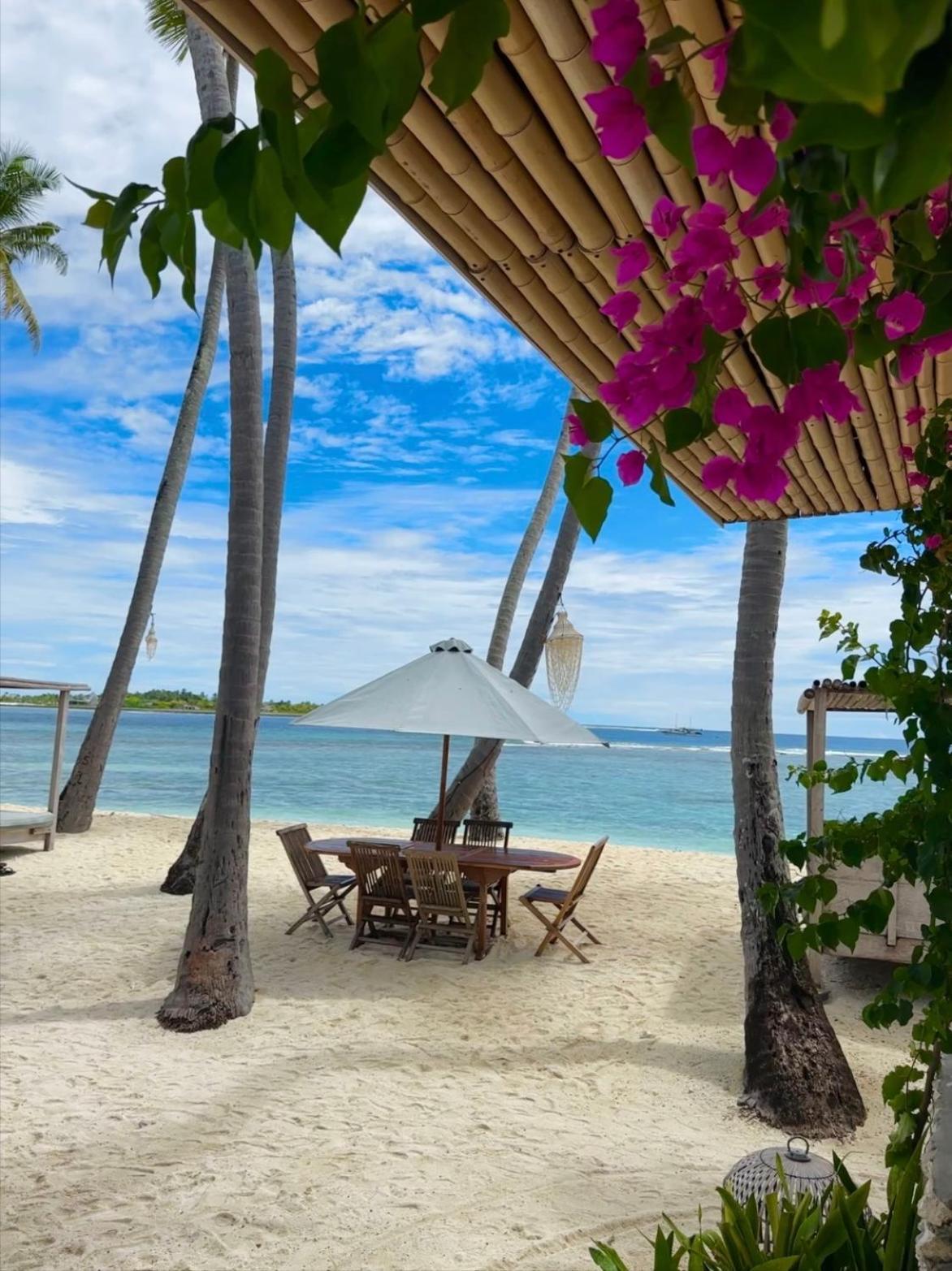 Met House Hotel Thulusdhoo Ngoại thất bức ảnh