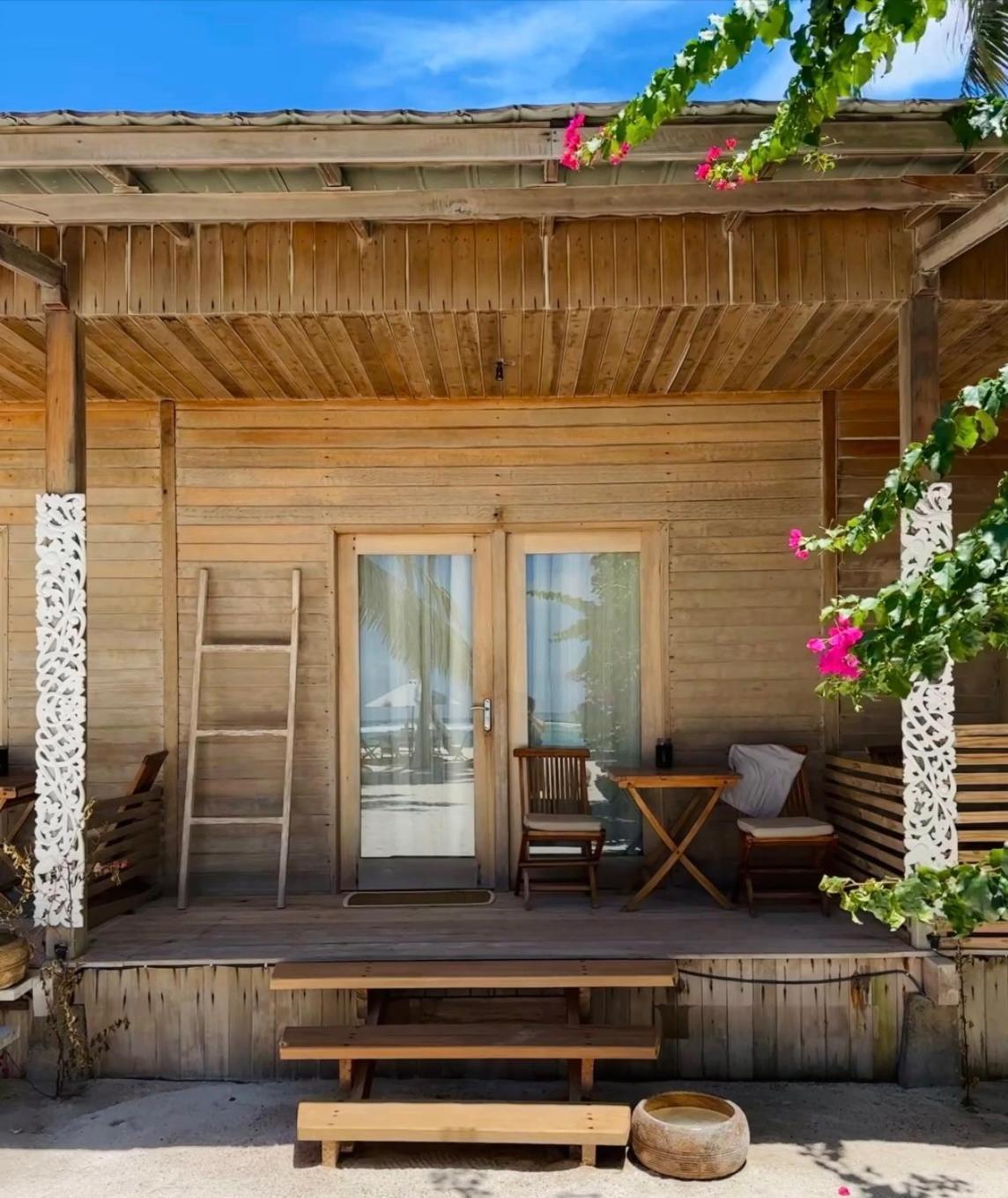 Met House Hotel Thulusdhoo Ngoại thất bức ảnh