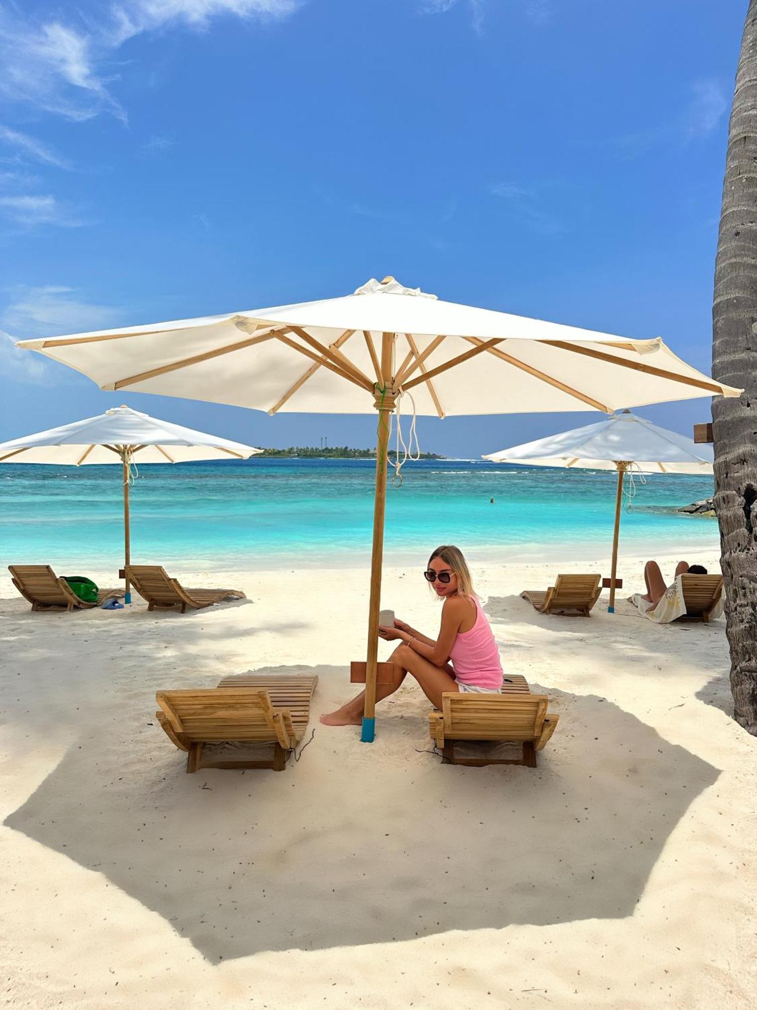 Met House Hotel Thulusdhoo Ngoại thất bức ảnh