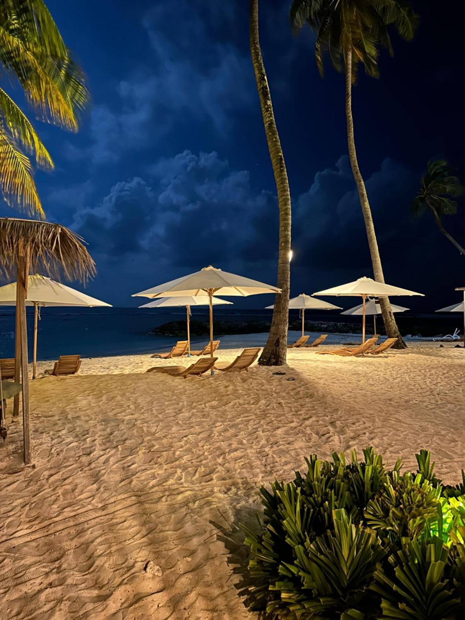 Met House Hotel Thulusdhoo Ngoại thất bức ảnh